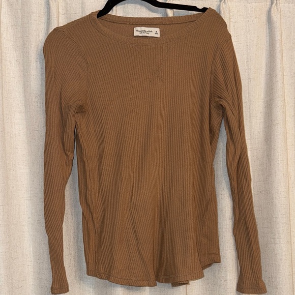A&F Women’s Ran Ribbed Long Sleeve Top - Picture 1 of 2
